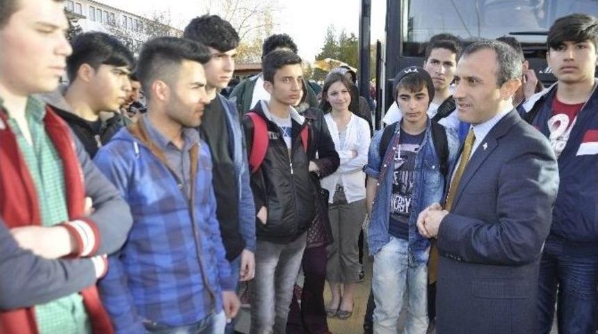 Seydişehirli &Ouml;ğrenciler &Ccedil;anakkale&rsquo;ye Uğurlandı