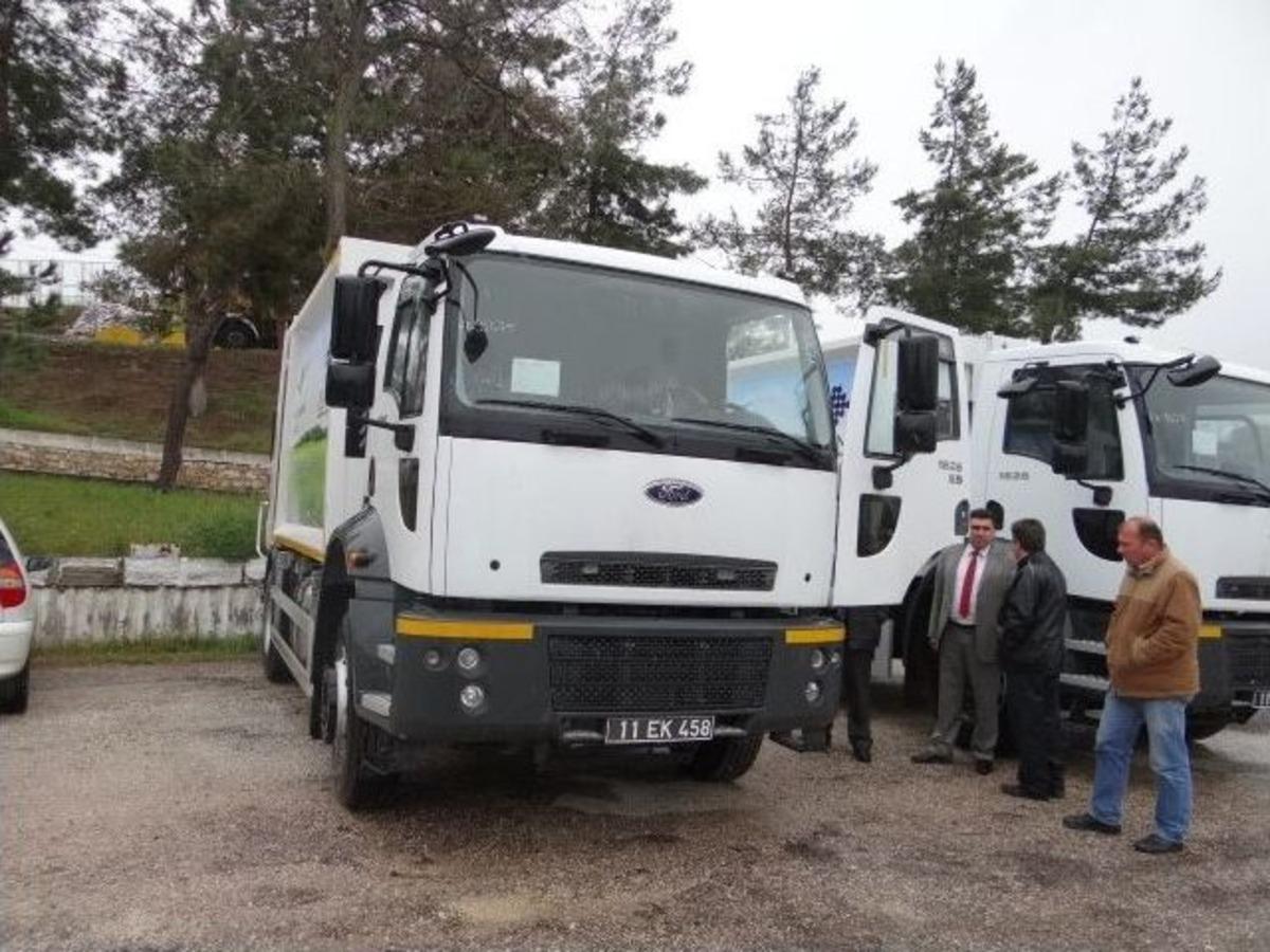 G&ouml;lpazarı&rsquo;na Tahsis Edilen &Ccedil;&ouml;p Kamyonu Teslim Edildi