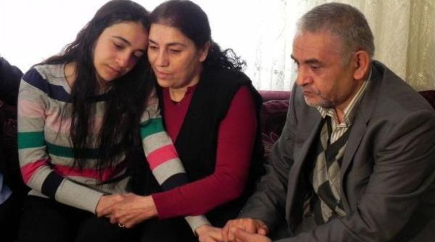 Kayıp Olarak Aranan Pınar, Annesinin G&ouml;zyaşlarını G&ouml;r&uuml;nce Eve D&ouml;nd&uuml;