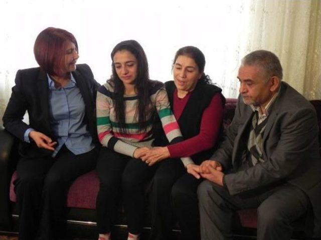 Kayıp Olarak Aranan Pınar, Annesinin Gözyaşlarını Görünce Eve Döndü 1