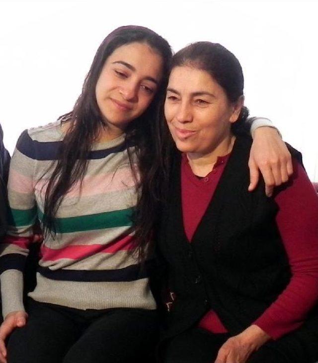 Kayıp Olarak Aranan Pınar, Annesinin Gözyaşlarını Görünce Eve Döndü 2