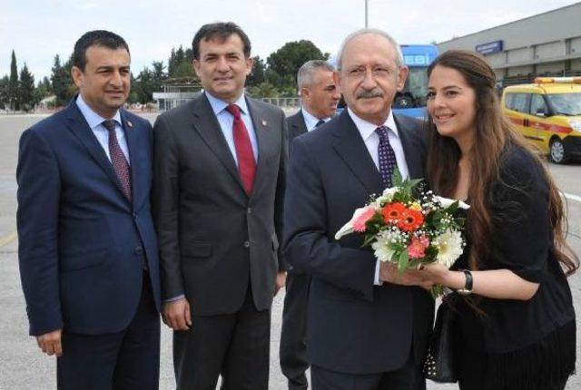 Kılıçdaroğlu, Mersin'de Işçilerle Yemek Yedi (1)