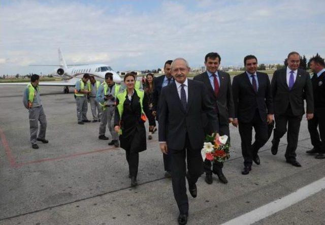 Kılıçdaroğlu, Mersin'de Işçilerle Yemek Yedi (1)