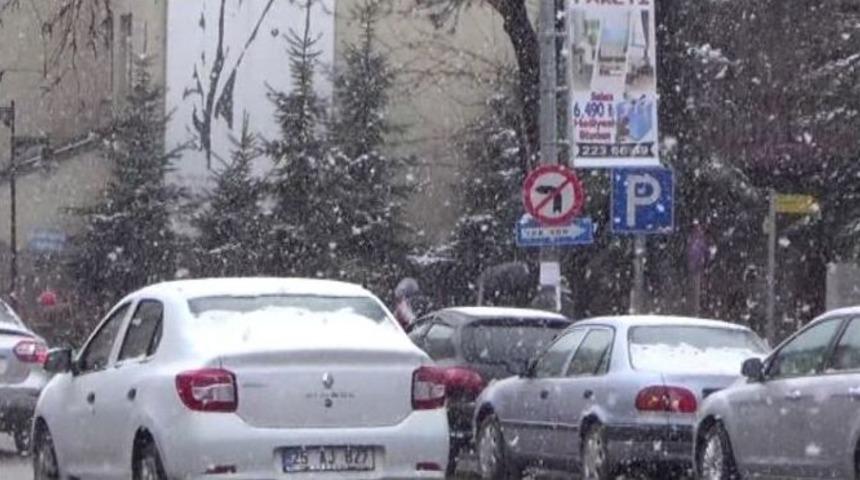 Kars&rsquo;ta Nisan Karı Vatandaşları Şaşırttı