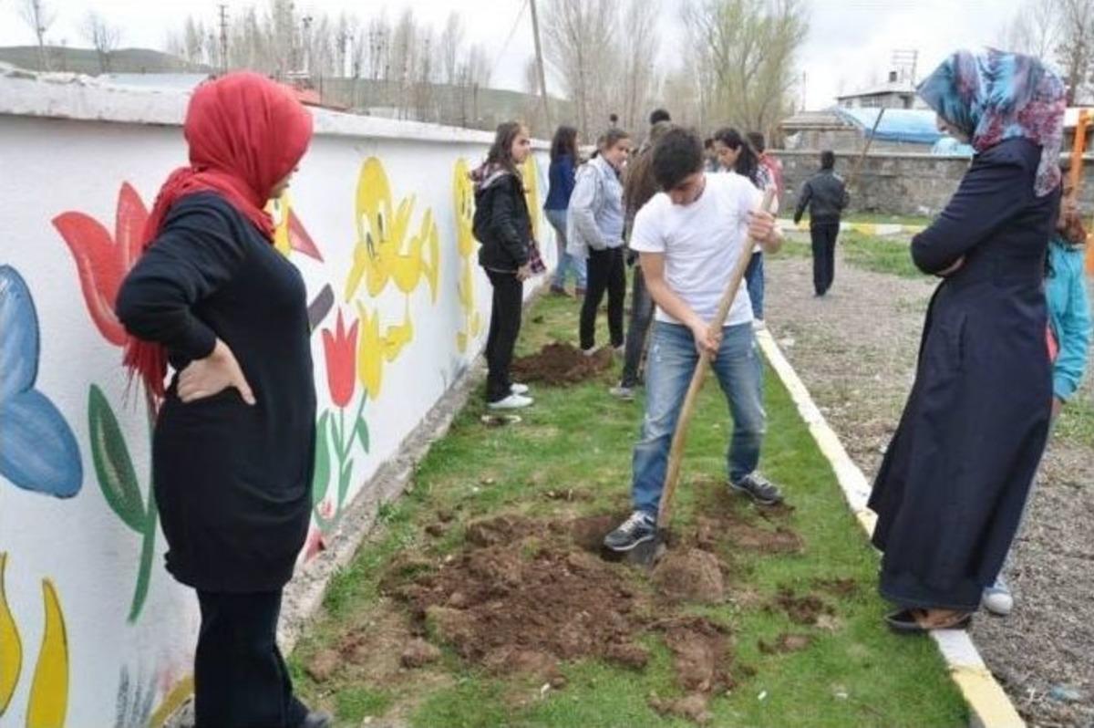 Bulanık&rsquo;ta Fidan Dikimi