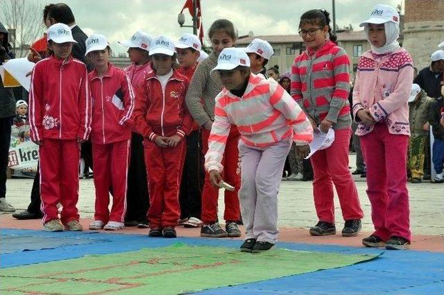 Sivas’ta Unutulmaya Yüz Tutmuş Çocuk Oyunları Sergilendi