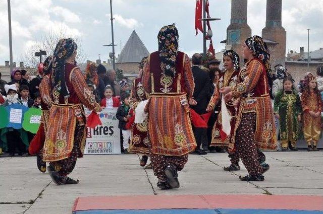 Sivas’ta Unutulmaya Yüz Tutmuş Çocuk Oyunları Sergilendi