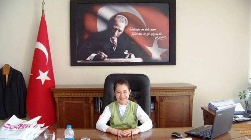 Nazilli&rsquo;de Kaymakam Koltuğuna &Ouml;ğrenciler Oturdu