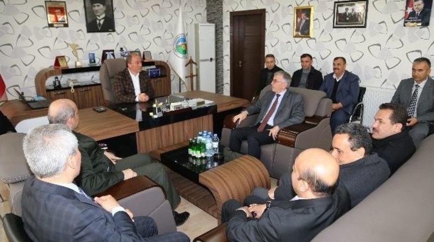 Vali Ataklı Topakkaya&rsquo;yı Ziyaret Etti