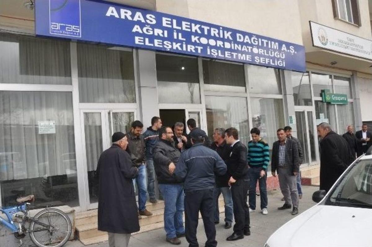 Eleşkirt&rsquo;te Elektrik Kesintisi Protestosu