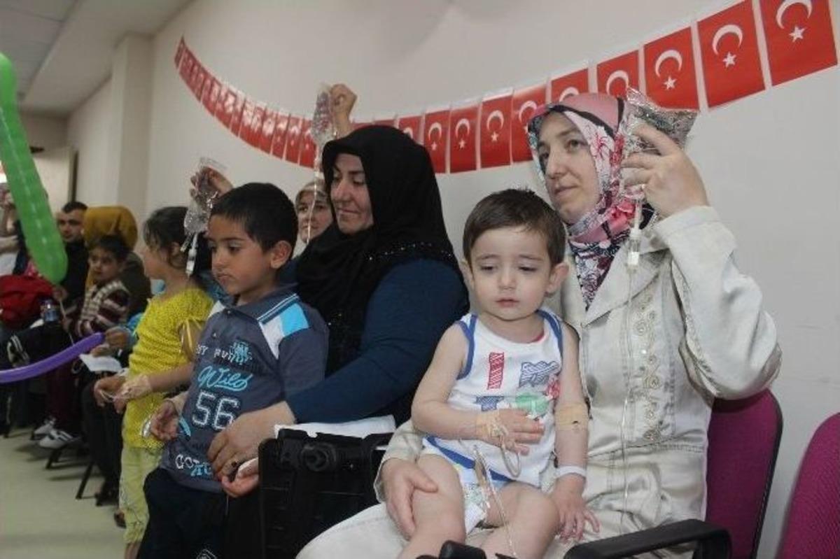Hastanede &Ccedil;ocuklar İ&ccedil;in 23 Nisan Etkinliği
