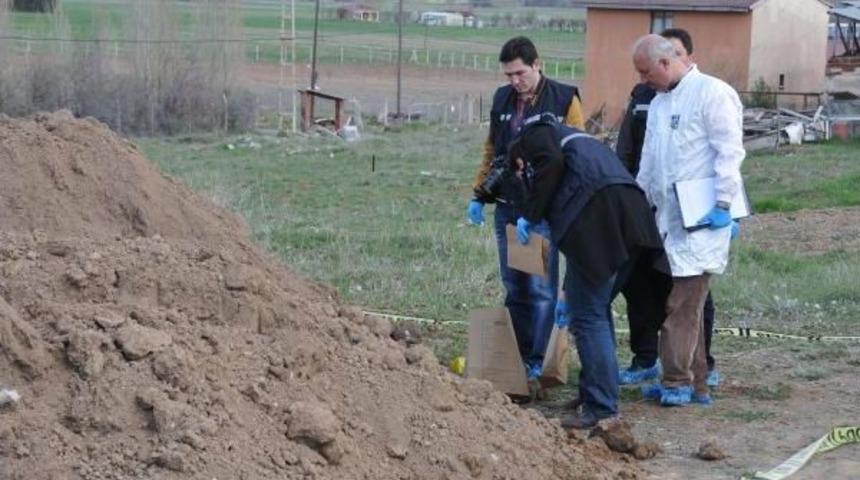 Boş Arsaya D&ouml;k&uuml;len Hafriyattan Insan Kemikleri &Ccedil;ıktı
