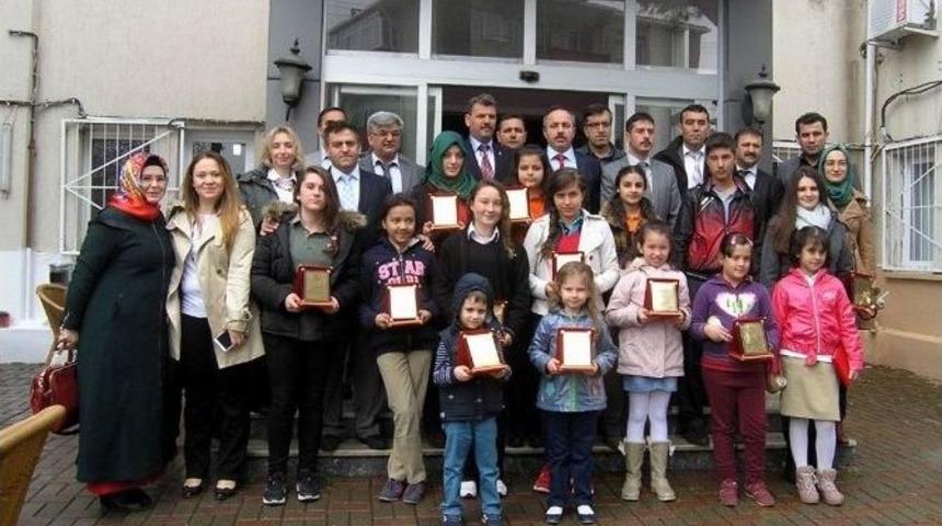 G&ouml;nen&rsquo;de 23 Nisan Yarışmaları &Ouml;d&uuml;l T&ouml;reni Yapıldı