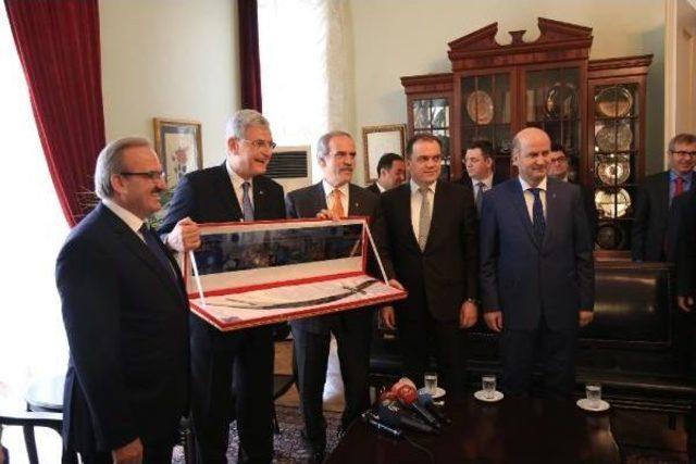 Bursa’Da Zülfikar Kılıcı Hediye Edilen Bakan Bozkır: Bu Palayı Elimize Alırsak Ab’Ye Daha Kolay Gireriz 1