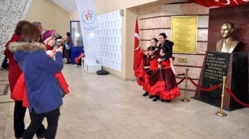 Zonguldak'ta Ilkokul &Ouml;ğrencileri 23 Nisan'ı Kutladı