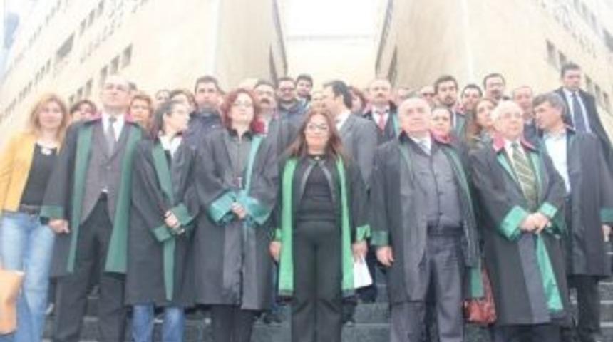 Cumhurbaşkanına Hakaretten Tutuklanan Avukata Bursa Barosu&rsquo;ndan Destek