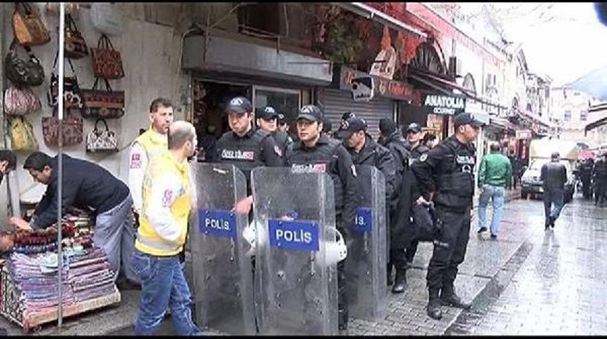 Kapalı&ccedil;arşı'da Sandal Bedesteni Tahliye Ediliyor
