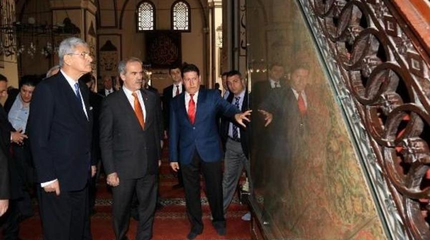 Bursa&rsquo;Da Z&uuml;lfikar Kılıcı Hediye Edilen Bakan Bozkır: Bu Palayı Elimize Alırsak Ab&rsquo;Ye Daha Kolay Gireriz (2)