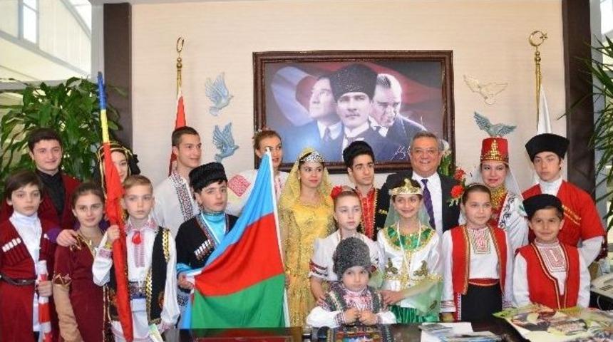 Kuşadası&rsquo;nda &Ccedil;ocuk Bayramı &Ccedil;oşkusu Başladı