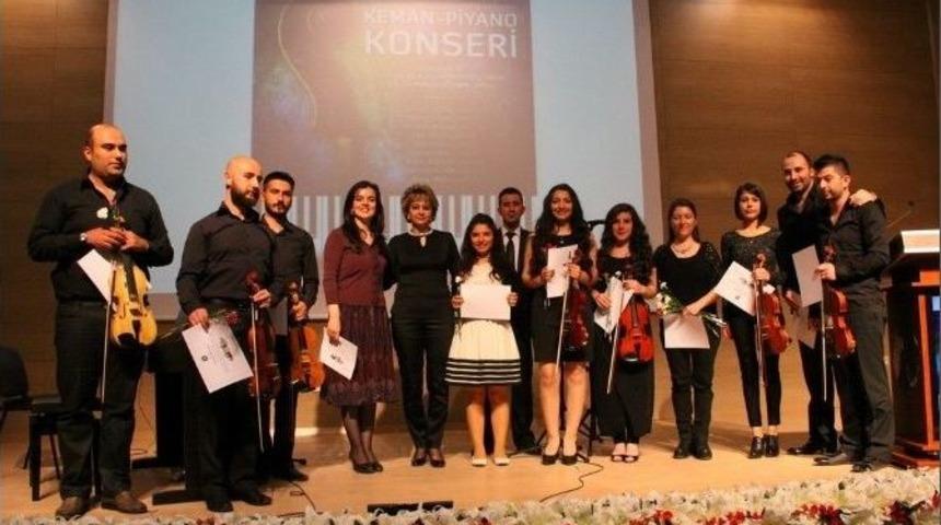 &Uuml;niversite&rsquo;de Eğitici Konserler Serisi Başladı