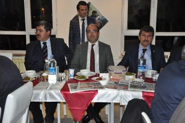 Ak Parti Afyonkarahisar İl Başkanlığı Sandıklı’da Aday Tanıtım Toplantısı Düzenledi