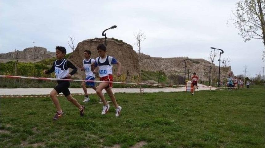 Van&rsquo;da Atletizm Geliştirme Projesi 1. B&ouml;lge Kros Yarışmaları Sona Erdi