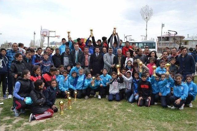 Van&rsquo;da Atletizm Geliştirme Projesi 1. B&ouml;lge Kros Yarışmaları Sona Erdi 2
