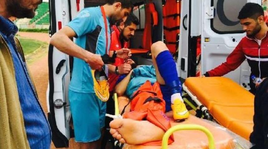 Belediye Ambulansı Ayağı Kırılan Futbolcuyu Hastaneye G&ouml;t&uuml;rmeyince, 112 Acil Servis Yetişti