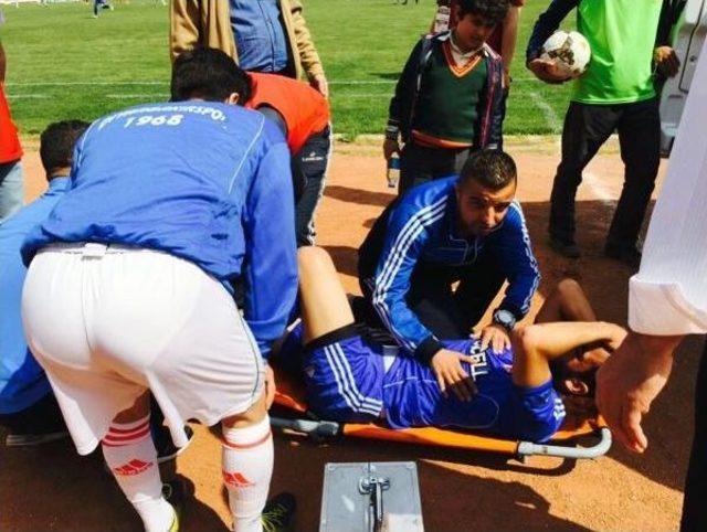 Belediye Ambulansı Ayağı Kırılan Futbolcuyu Hastaneye Götürmeyince, 112 Acil Servis Yetişti