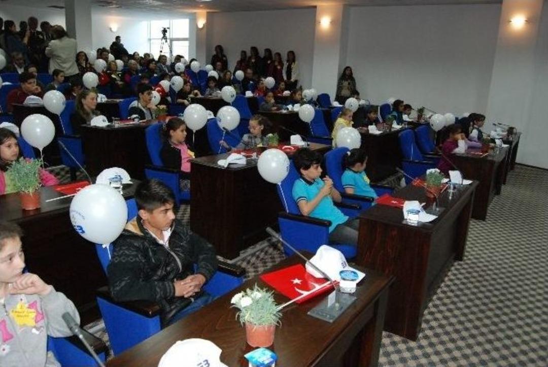 &Ccedil;ocuklar Edremit&rsquo;i Y&ouml;netti