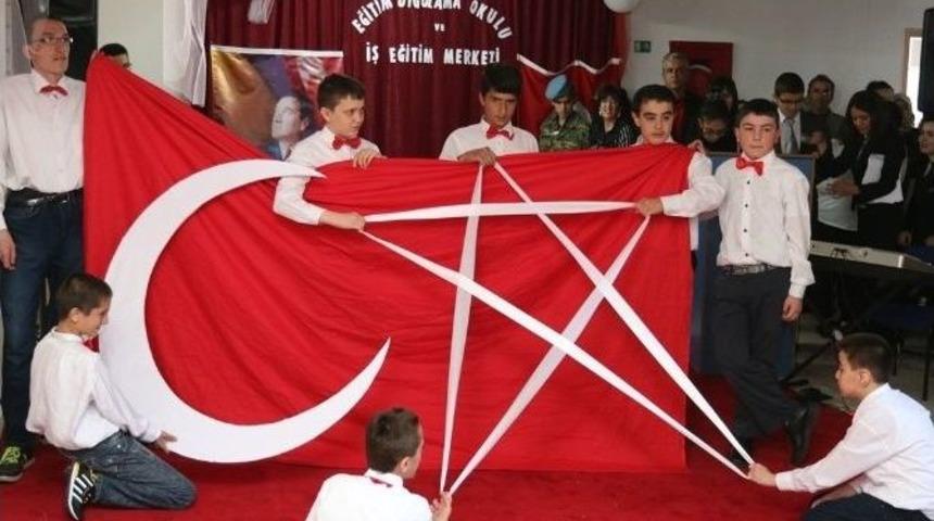 &Ouml;zel Eğitim Merkezin&rsquo;de 23 Nisan Coşkusu