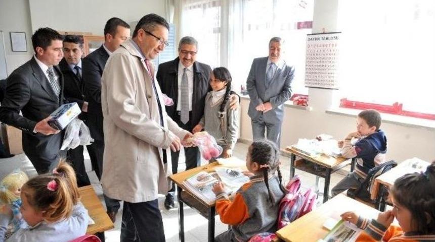 Başkan Tiryaki &Ouml;ğrencilerle El Ele