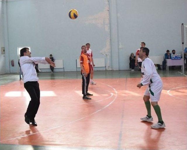 Pazarlar Kaymakamlığı Voleybol Turnuvası Başladı