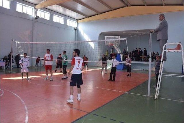 Pazarlar Kaymakamlığı Voleybol Turnuvası Başladı