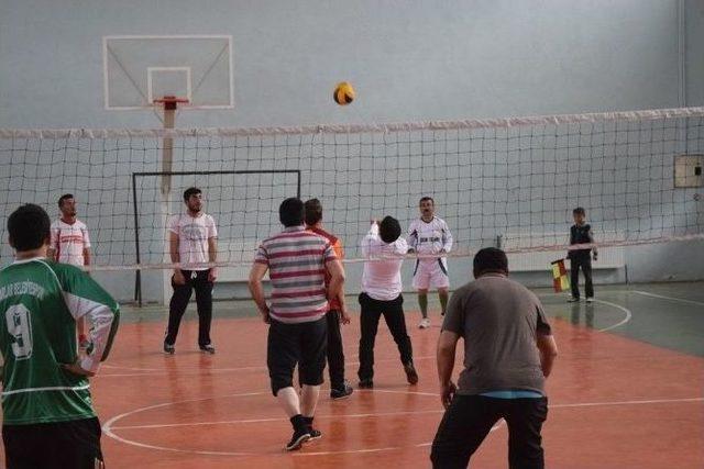 Pazarlar Kaymakamlığı Voleybol Turnuvası Başladı