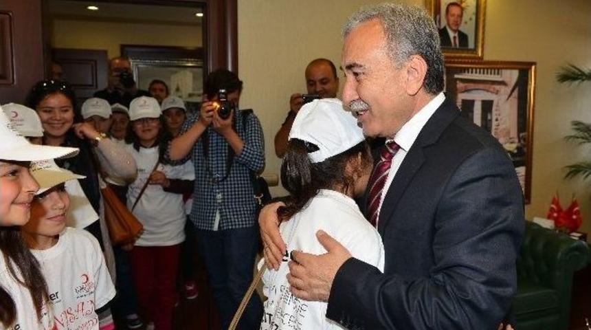 Saimbeylili &Ouml;ğrenciler 23 Nisan Coşkusunu Vali B&uuml;y&uuml;k İle Paylaştı