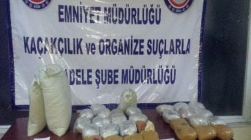 Esrar Kokusu Ele Verdi