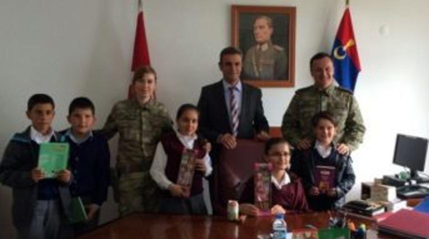 &Ouml;ğrencilerden Jandarma Komutanına Ziyaret