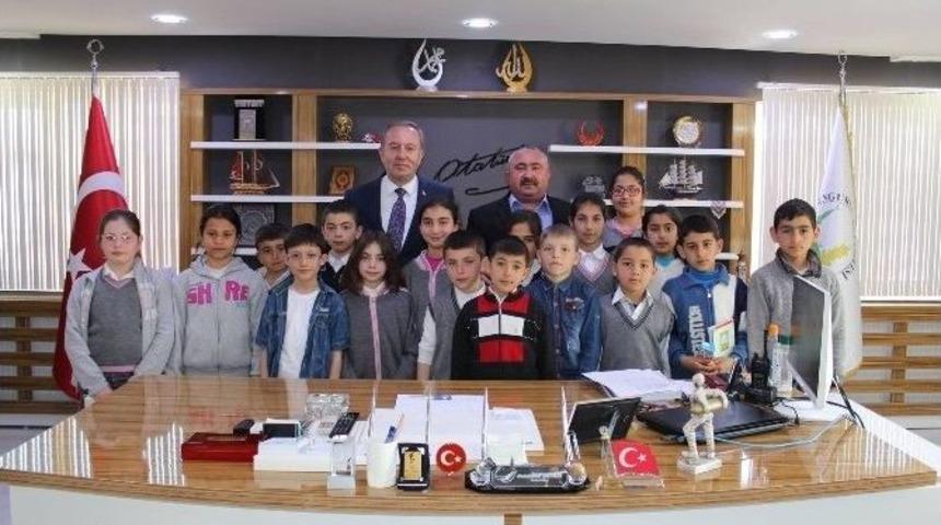 &Ouml;ğrencilerden Başkan Şahiner&rsquo;i Ziyaret