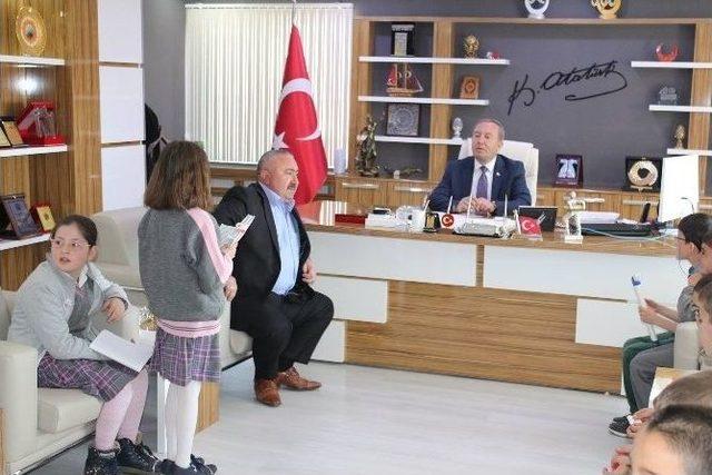 Öğrencilerden Başkan Şahiner’i Ziyaret