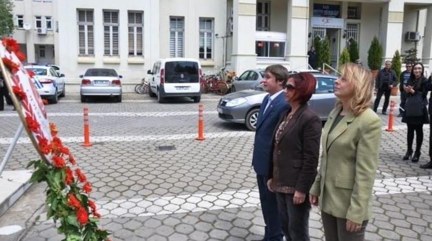 &Ouml;demiş Chp Atat&uuml;rk Anıtına &Ccedil;elenk Sundu
