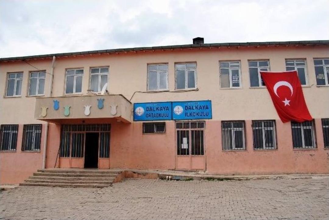 Siverek&rsquo;te Muhtarın &Ouml;ğretmeni Darp Ettiği İddiası