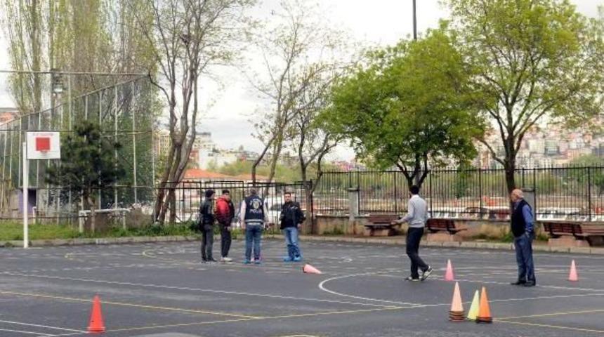 Fotoğraflar // Lisede Dehşet: 2 &Ouml;ğrenci Okul Bah&ccedil;esinde Pompalı T&uuml;fekle Vuruldu