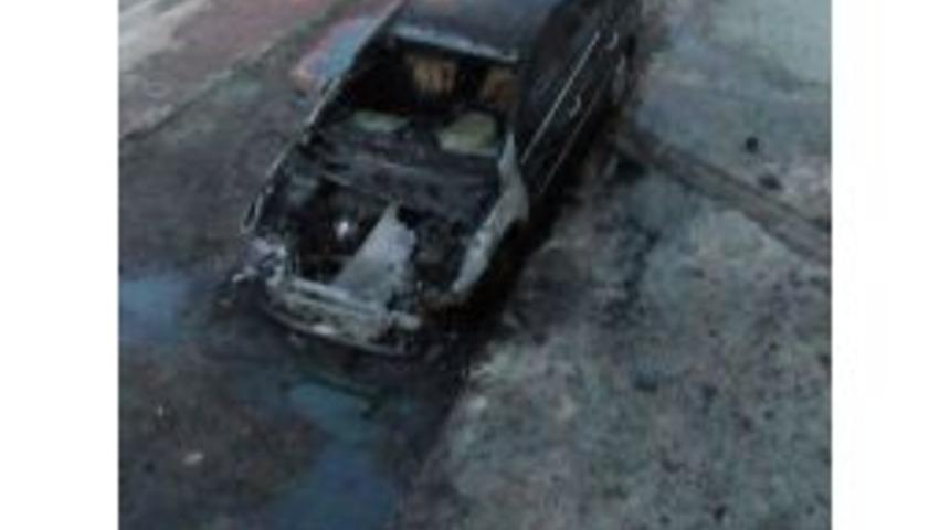 İnşaat İş&ccedil;isinin Otomobilini Yaktılar