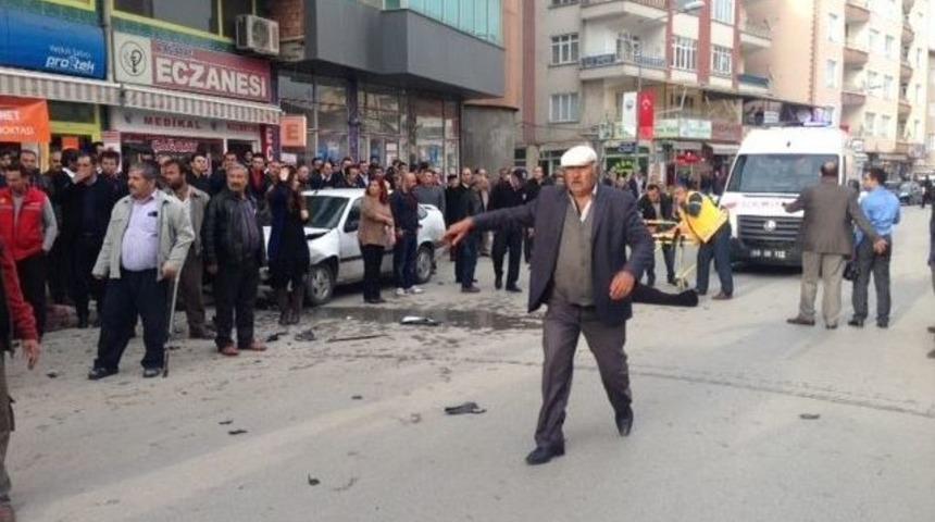 Otomobil, Park Halindeki Ara&ccedil;lara &Ccedil;arptı: 4 Yaralı