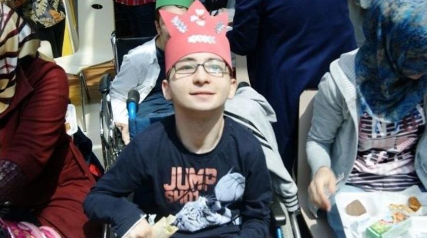 Engelli &Ccedil;ocuklar Eğlenceye Doydu