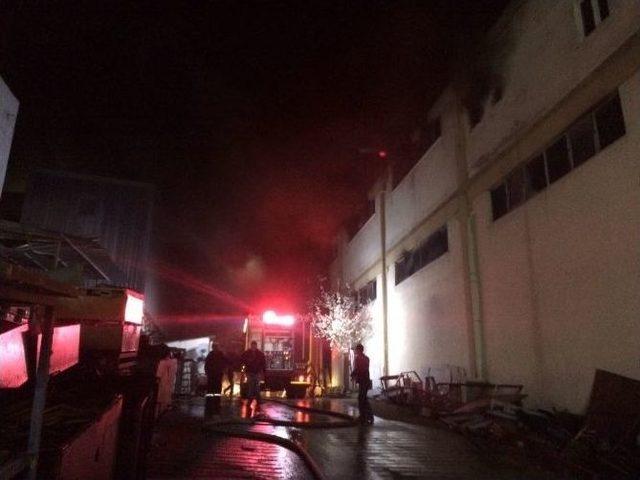 Bursa&rsquo;da Kau&ccedil;uk Fabrikası&rsquo;nda Korkutan Yangın 1