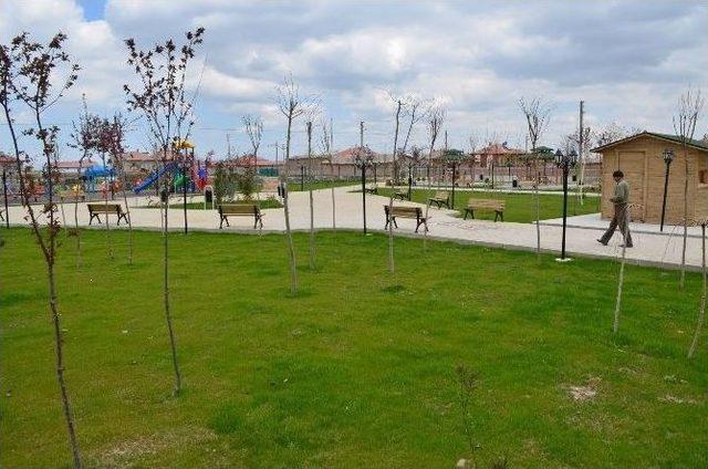 Yenikent Kasabası Yeni Parkına Kavuştu