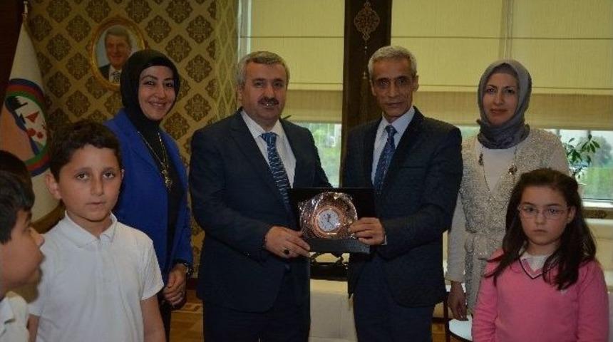 Başkan Baran, &Ccedil;ocukları Makamında Ağırladı