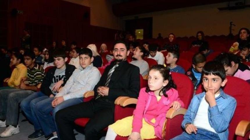 G&ouml;rme Engelli &Ccedil;ocuklar I&ccedil;in Tiyatro Oyunu Sahnelendi